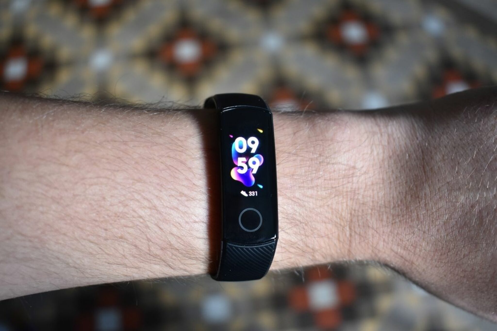 Как зарядить honor band 5 без зарядки